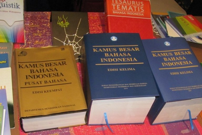 kemendikbud-mengeluarkan-kamus-besar-bahasa-indonesia-kbbi-edisi-kelima-_161028205141-655.JPG