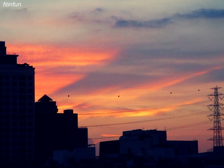 Bangkok Thailand sky streaks golden hour photography fitinfun.jpg