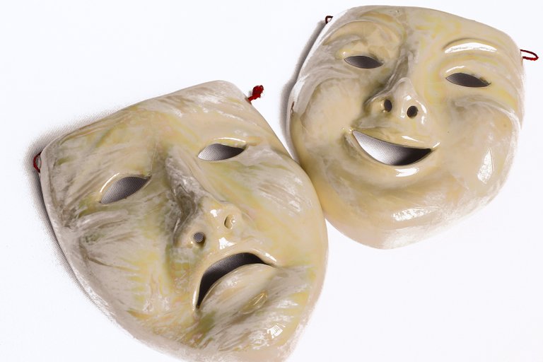 masks-701837_1920.jpg