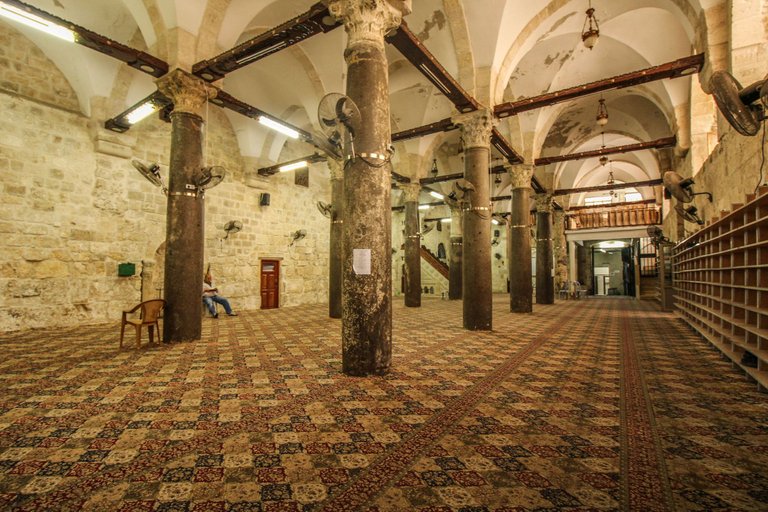 mosque-inside-nablus.jpg