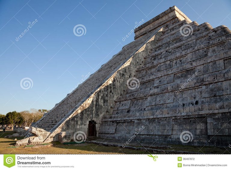 equinozio-di-primavera-al-tempio-di-chichen-itza-kukulcan-36407872.jpg