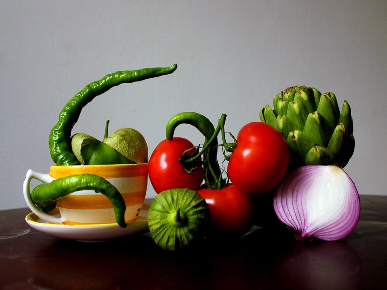 Still_life_with_red_tomatoes.jpg