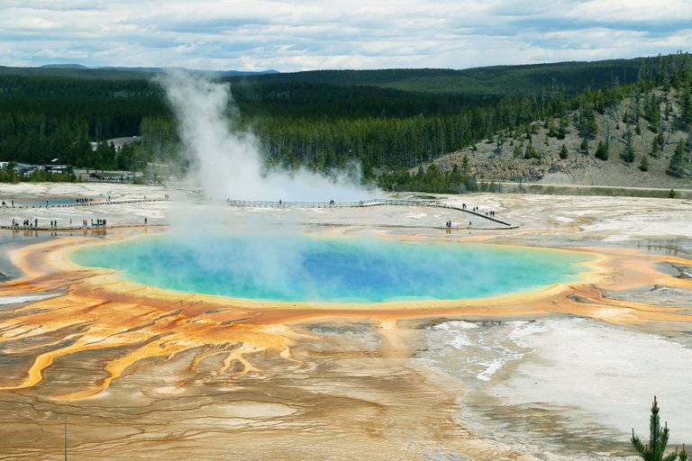 grand-prismatic-1591118_1920.jpg