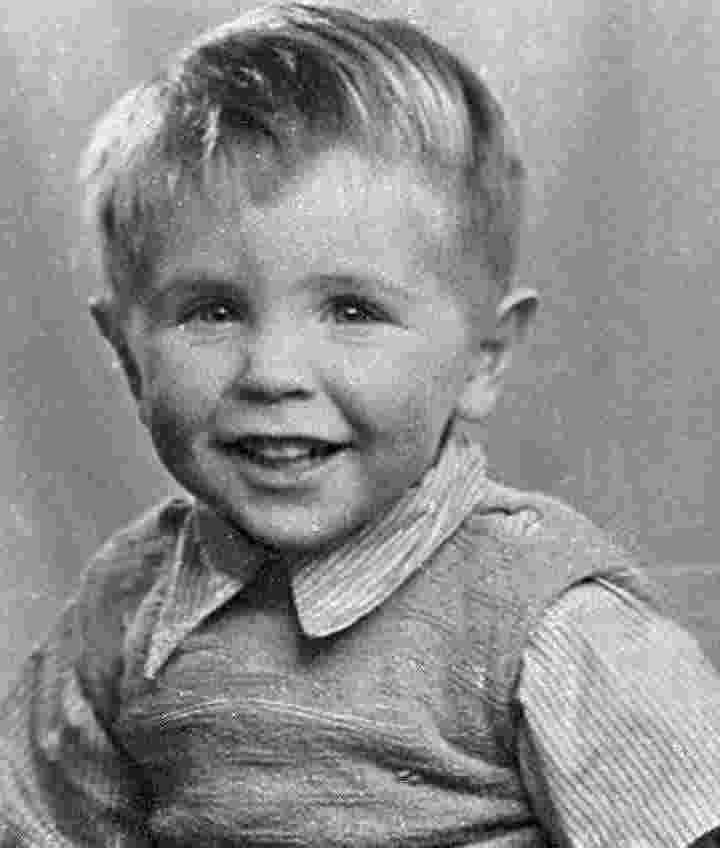 Stephen-Hawking’s-childhood.jpg