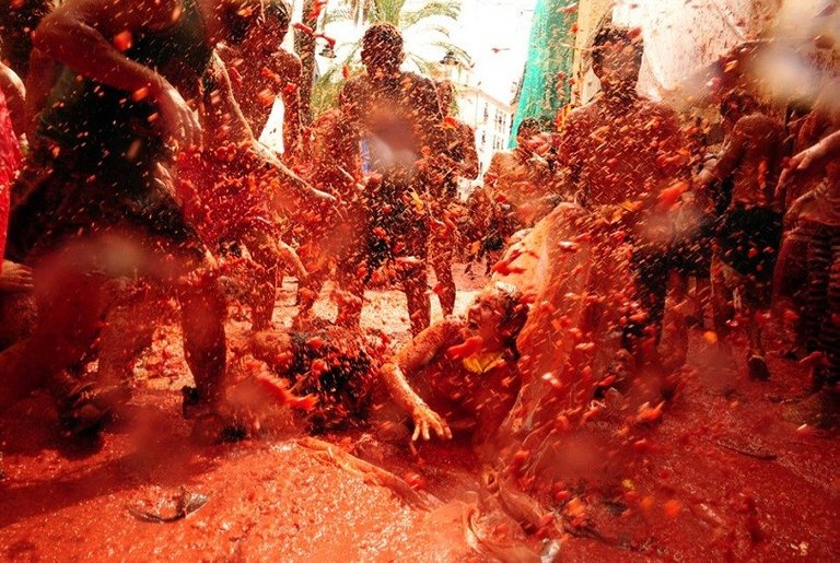 la-tomatina-espagne-fete-festival-tomate-bunol-bataille-810x543.jpg