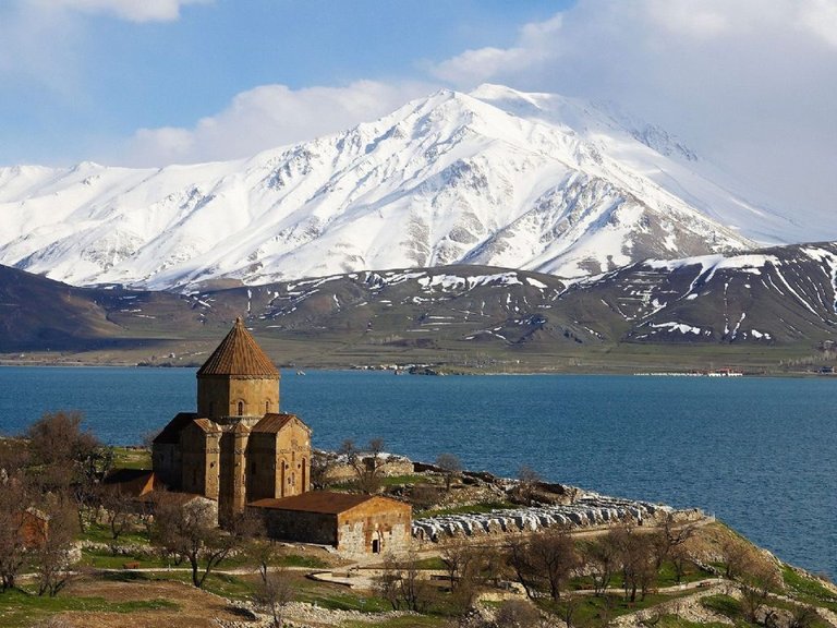 Armenian_Church_and_Lake_Van_Kurdistan_Turkey_1024x768.jpg