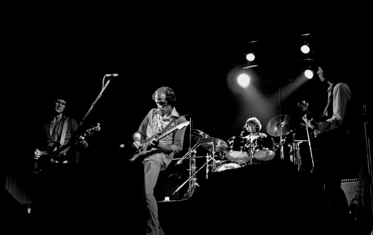 Dire_Straits_1978_Hamburg_1.jpg