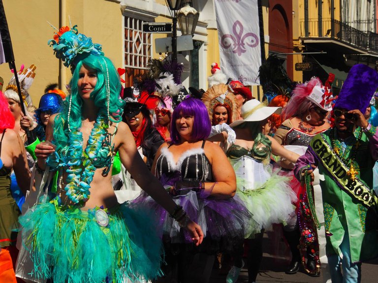 mardi-gras-parade-new-orleans.jpg