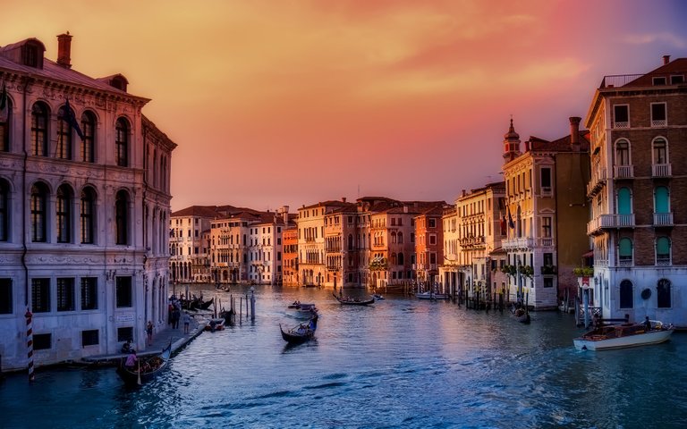 venice-2451047_1920.jpg