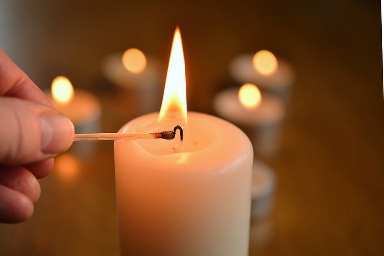 Kindle-Candle-Light-Candle-Flame-Burn-Candlelight-1750640.jpg