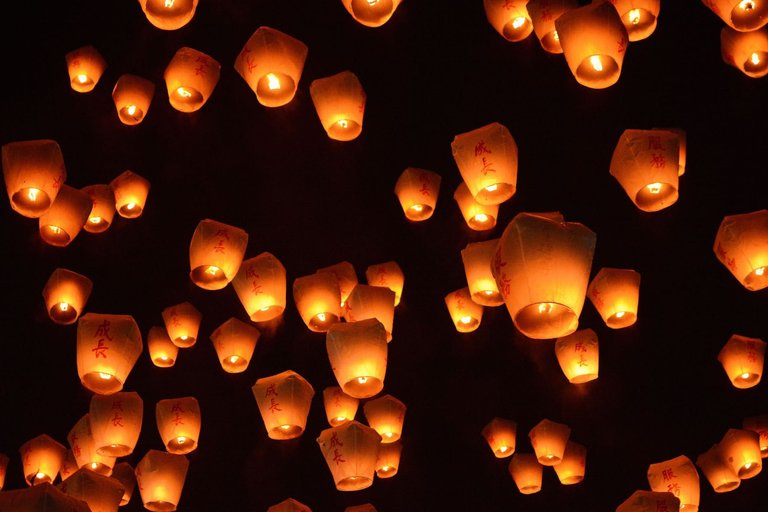 Chinese-Sky-Lanterns-China-Small.jpg