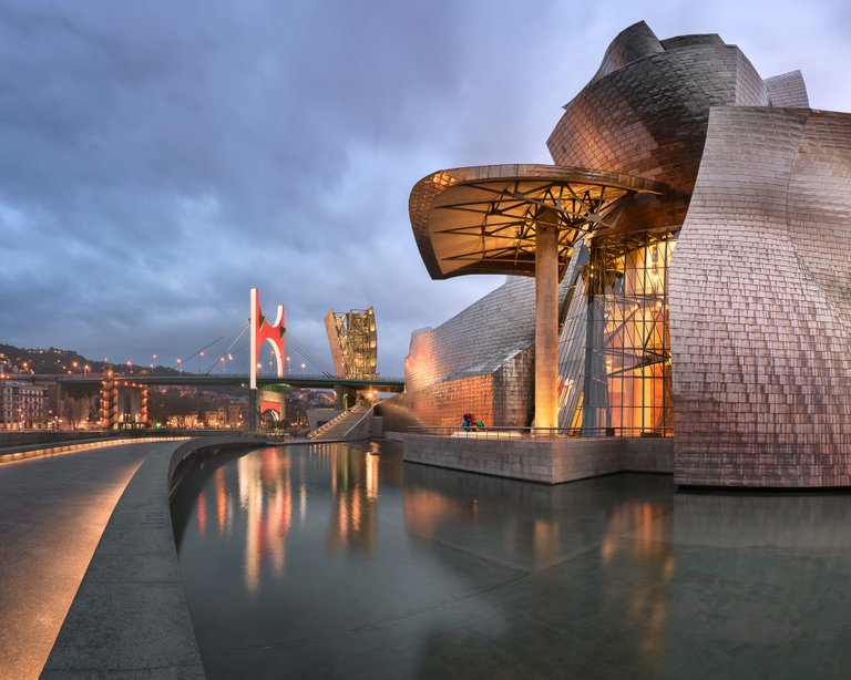 Salbeko-Zubia-Bridge-and-Guggenheim-Museum-in-the-Evening-Bilbao-Spain.jpg