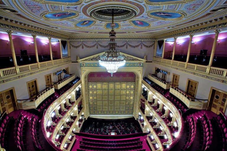 Narodni_Divadlo,_National_Theater,_Prague_-_8735.jpg