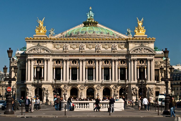 Paris_Opera_full_frontal_architecture,_May_2009.jpg