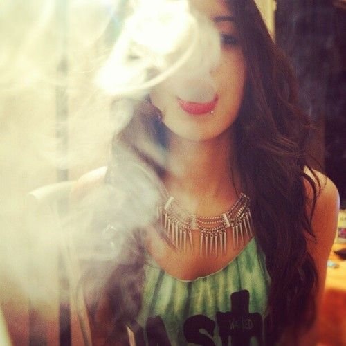 69d92ed38d8355ba64bbaa1413cde48d---girls-stoner-girl.jpg