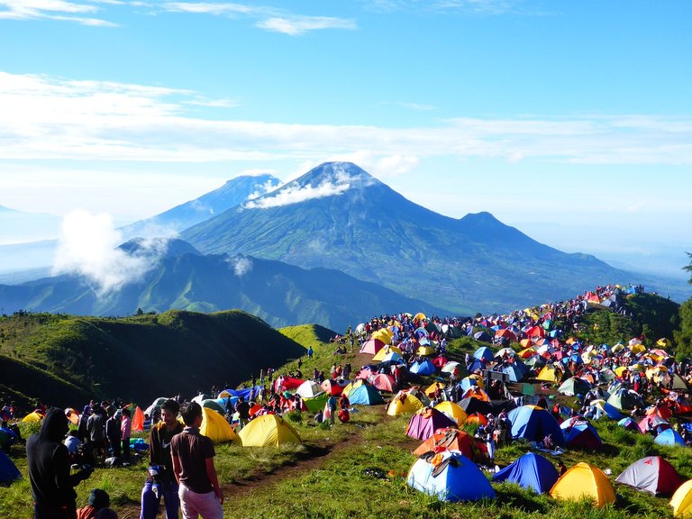 Mendaki-Gunung.jpg