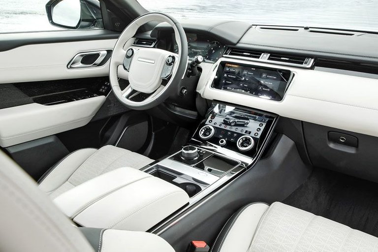 rr-velar-indus-silver-079.jpg