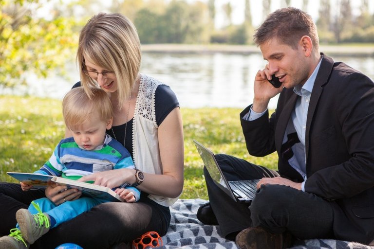 20150630173924-business-man-modern-family-work-balance-outdoor.jpg