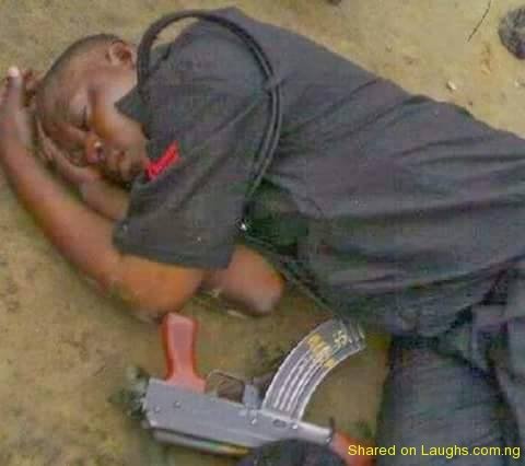 laughs.com_.ng-over_sleeping_nigerian-police.jpg