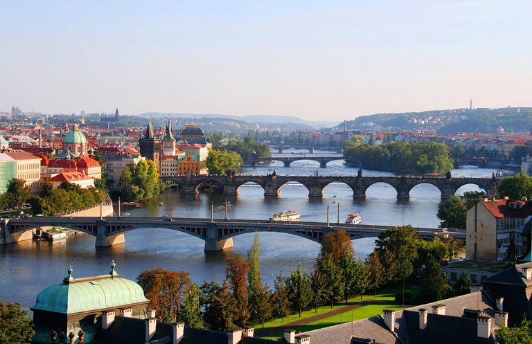 Vltava_in_Prague.jpg