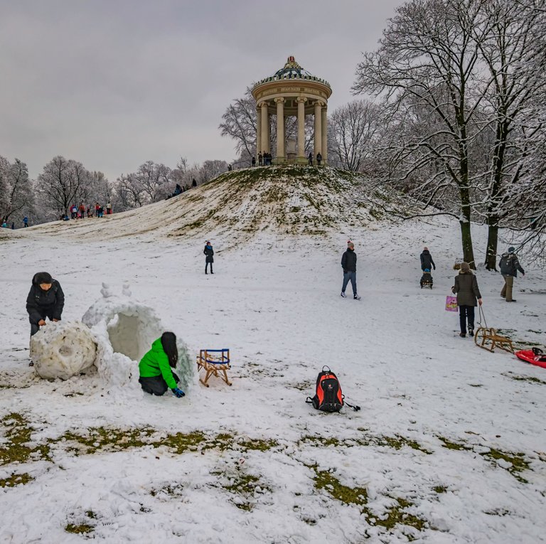 180218 Winter Englischer Garten Schneemannbauen-_.jpg