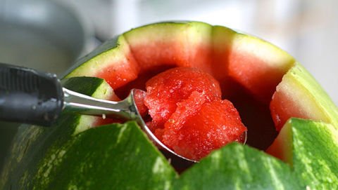 gallery-1433446874-2014-06-23-watermelon-keg-step2-680x384.jpg