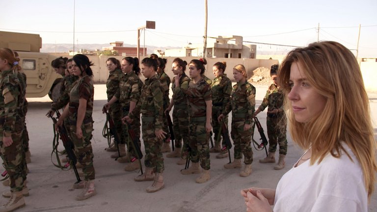 12023348-high_res-stacey-on-the-frontline-girls-guns-and-isis.jpg