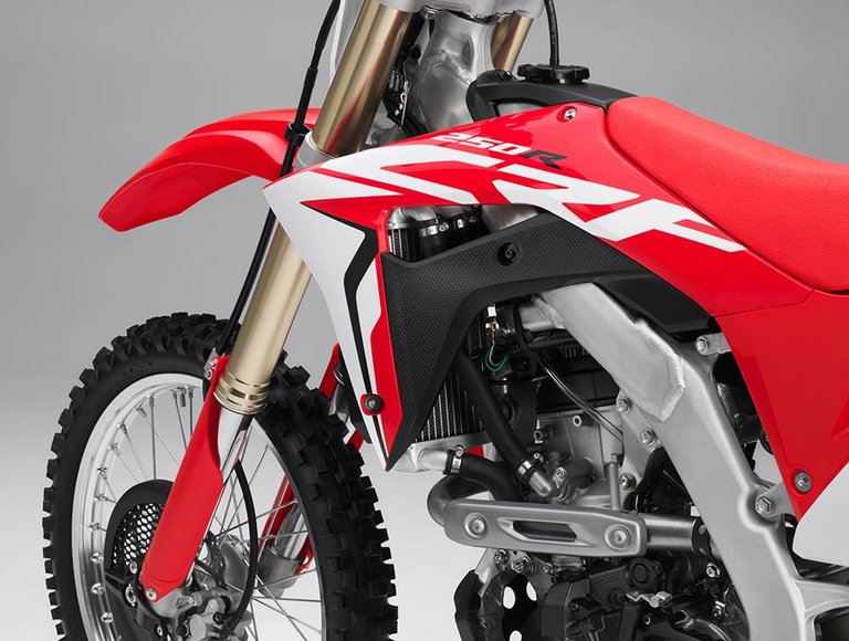 18_CRF250R_SHROUD_LT.jpg