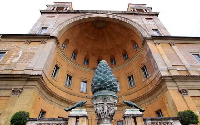 Cortile-della-Pigna_Vatican.jpg