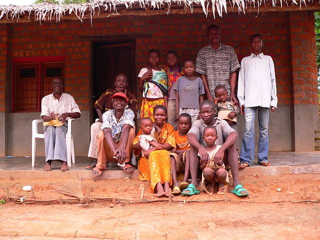 640px-Basankusu_-_typical_fired_brick_house.jpg