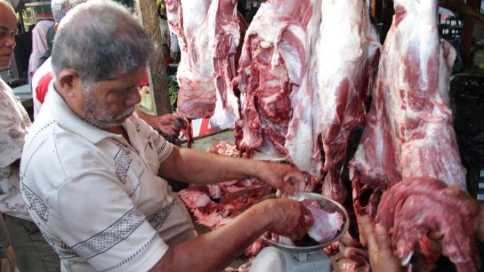 penjual-daging-megang-di-pijay.jpg