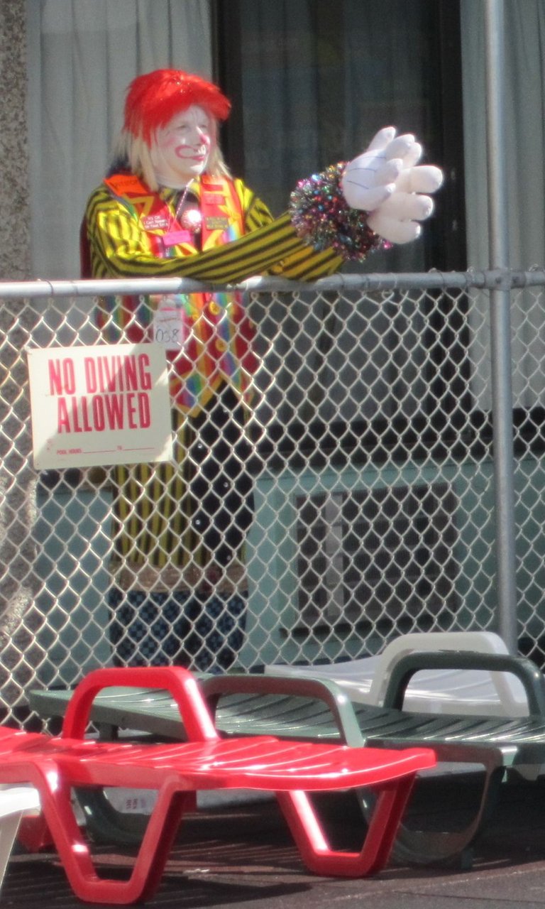 longarmclown.jpg