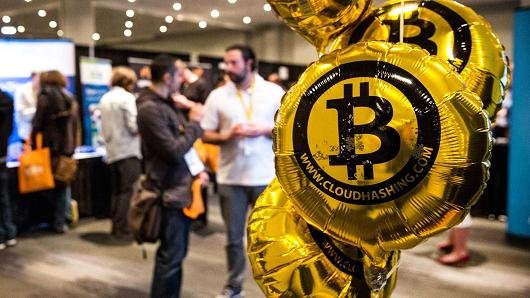 104492222-GettyImages-483236197-bitcoin.530x298.jpg