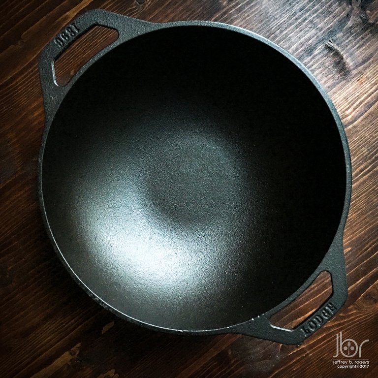 lodge_mini_wok_003.jpg