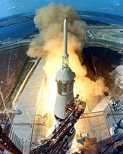 250px-Apollo_11_Launch2.jpg