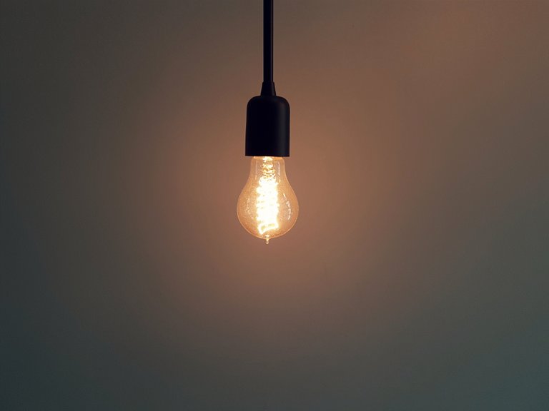 bright-bulb-dark-132340.jpg