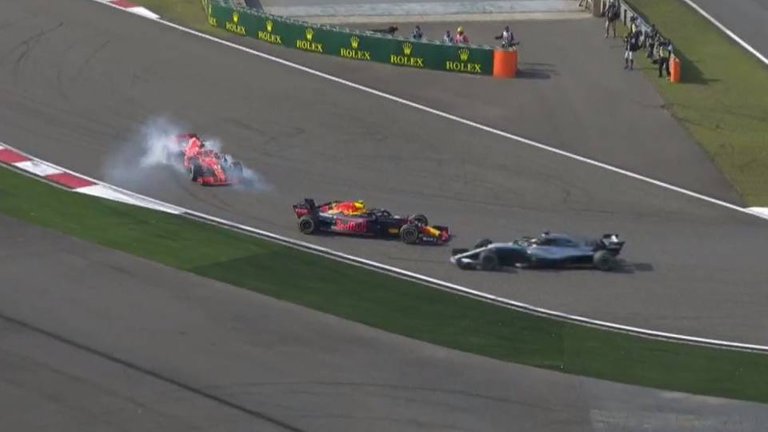 verstappen-vettel-touche.jpg