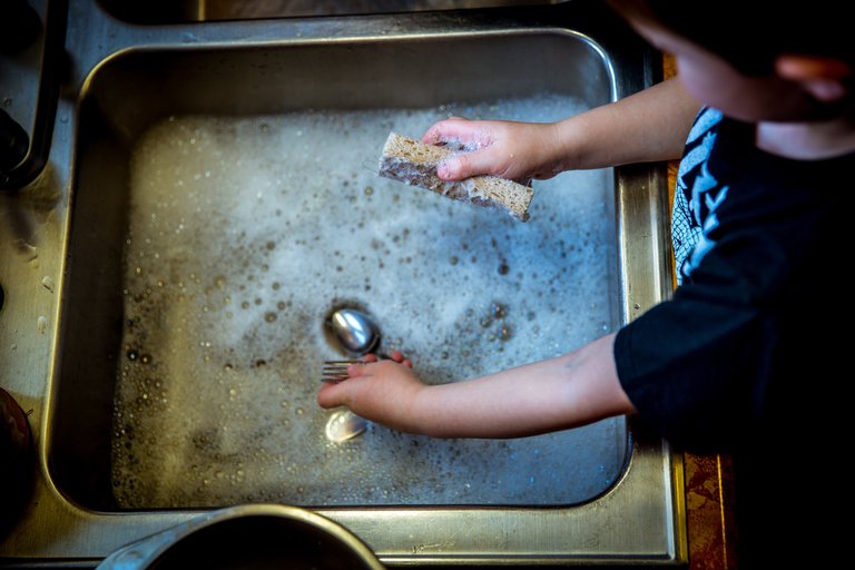 hand-glass-kid-color-housework-kitchen-667317-pxhere.com.jpg