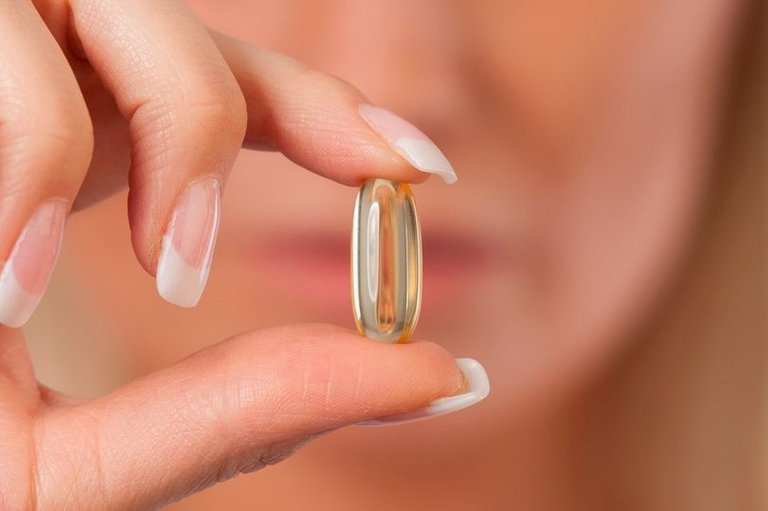 Close-up-of-Caucasian-woman-with-manicured-fingernails-holding-capsule.jpg