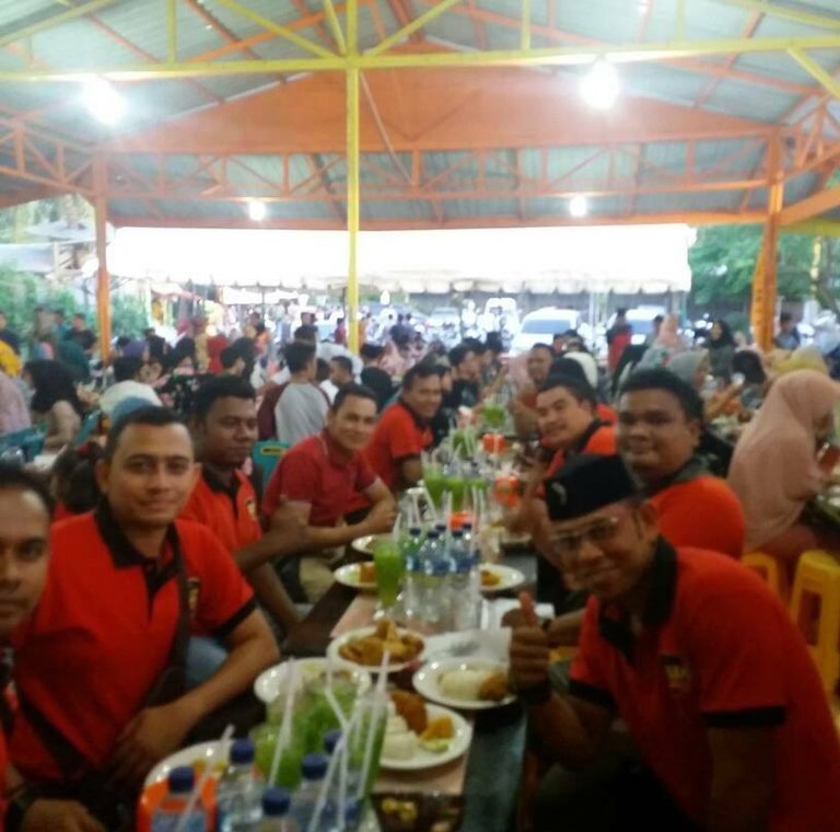 buka puasa bersama teman.jpg