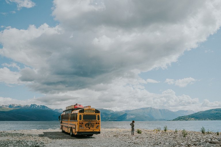 bus lake hardanger.jpg