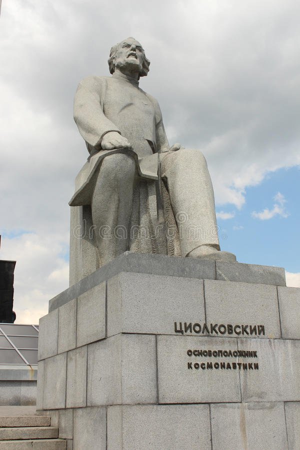 el-monumento-konstantin-tsiolkovsky-80941347.jpg