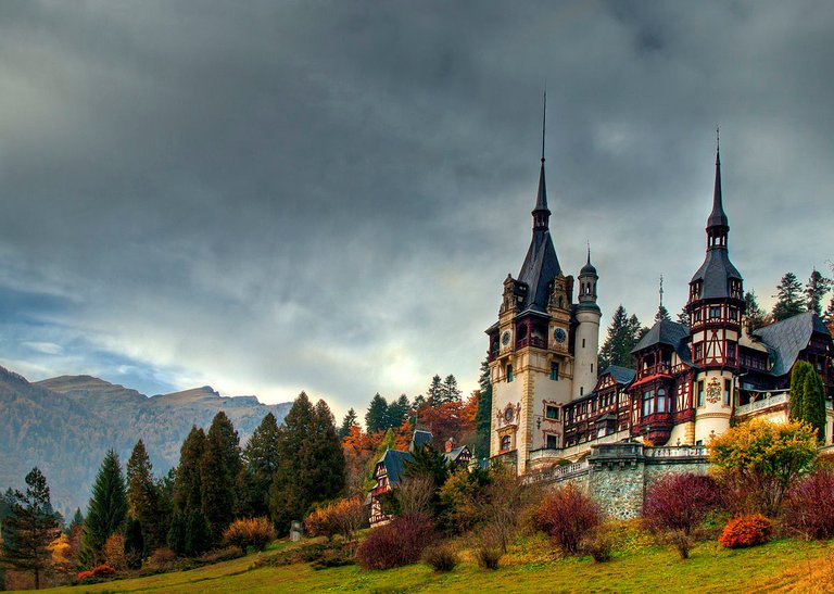 Castelul_Peles,_Sinaia_-_Vedere_panoramica.jpg