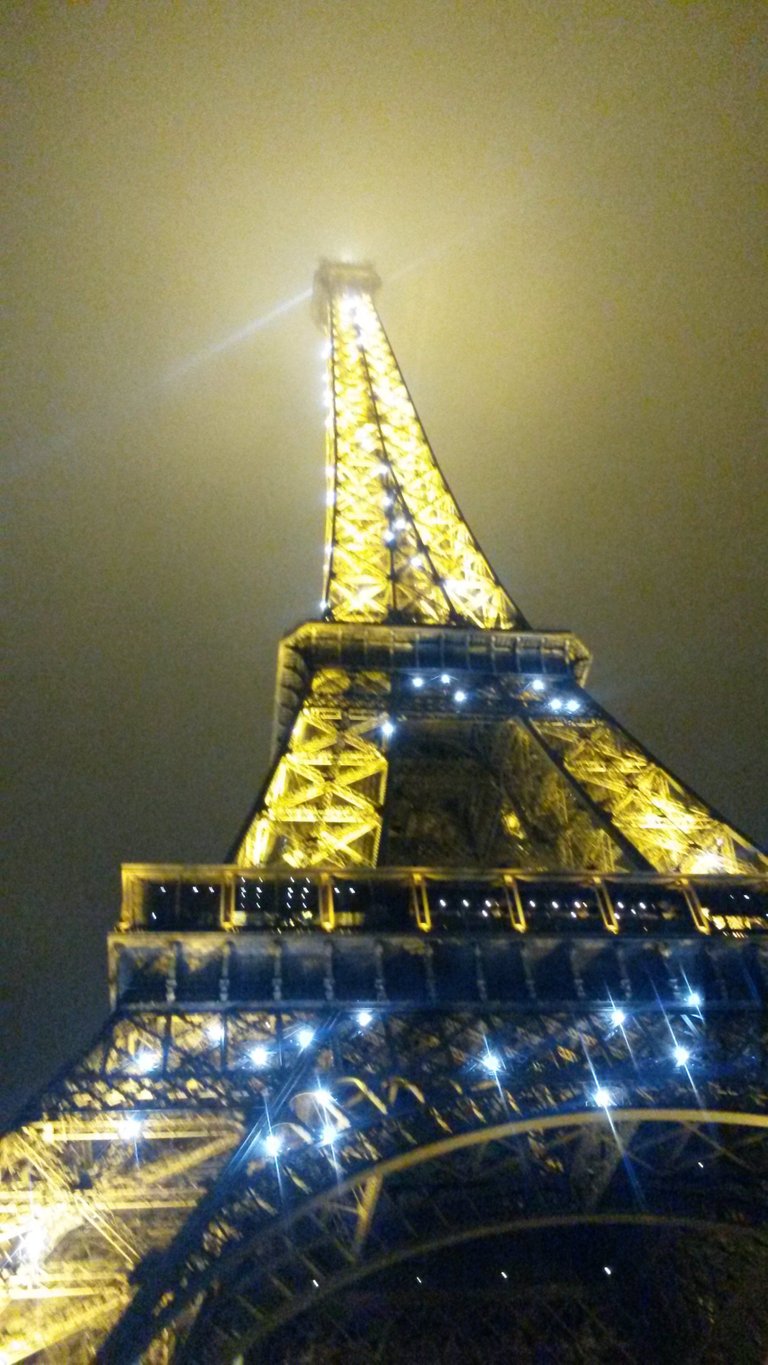 Eiffel midnight.jpg