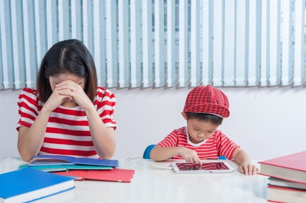 asian-boy-playing-tablet-and-his-mother-frustrated_1249-486.jpg