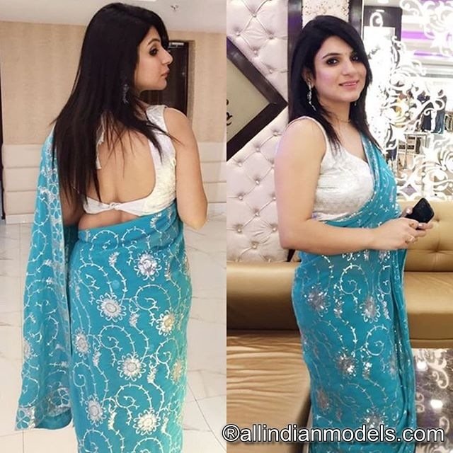 watermarked-pakistani-girls-in-saree (12).jpg