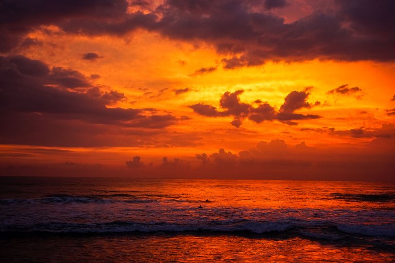 bali_sunset_surfers.jpg