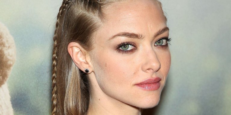 landscape-showbiz-ted-2-premiere-amanda-seyfried-02.jpg