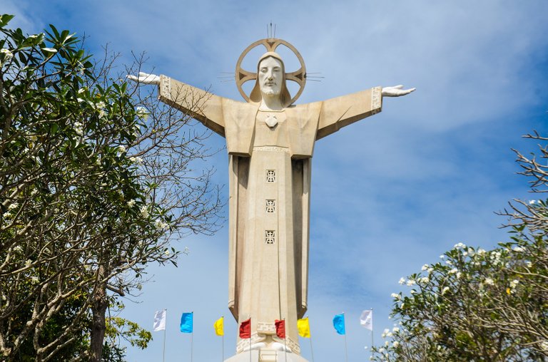 statue-jesus-3059943_1920.jpg