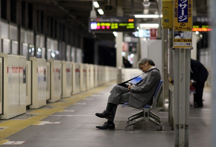 inemuri-japanese-man-asleep-subway.jpg